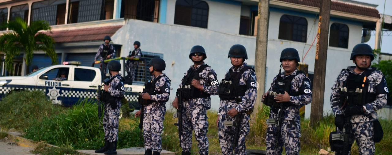 Guardía Nacional vigila inmediaciones de estación migratoria en Chiapas