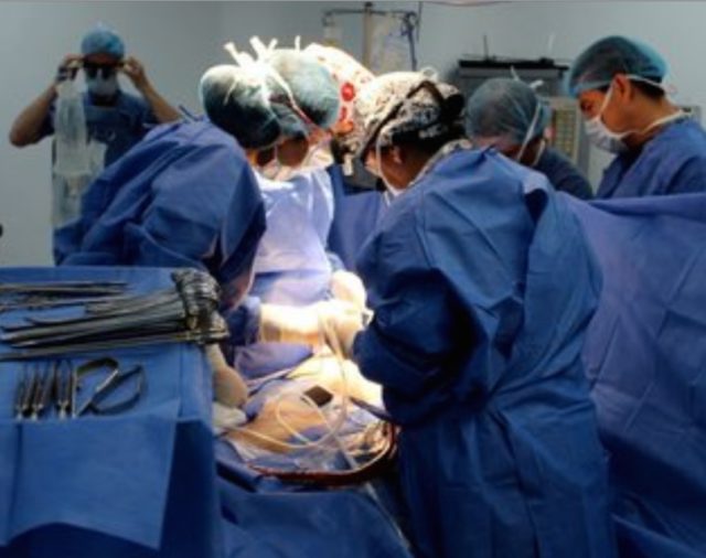 Histórico: una niña de diez años recibió un implante de corazón artificial