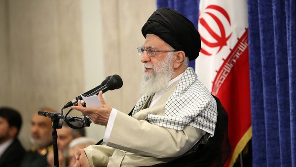 Irán mantiene su postura y rechaza negociar un nuevo pacto nuclear con Washington