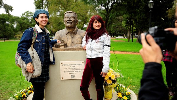 La Ciudad suma un homenaje clave: García Márquez ya tiene un busto en el Rosedal
