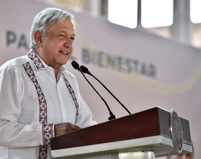 López Obrador visitará la refinería Salamanca, lugar donde fue amenazado de muerte por huachicoleros