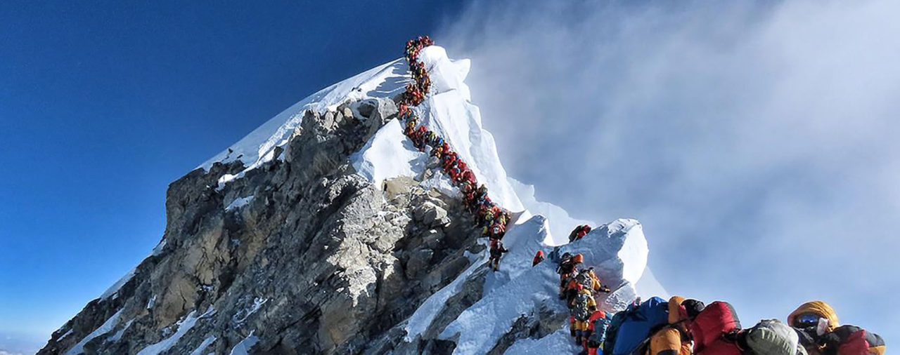 Murieron otros dos alpinistas y ya son diez las víctimas fatales del atasco en el Everest