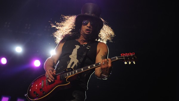Slash en GEBA: el "guitar hero" revalidó sus credenciales en un show sin respiros y sin nostalgia