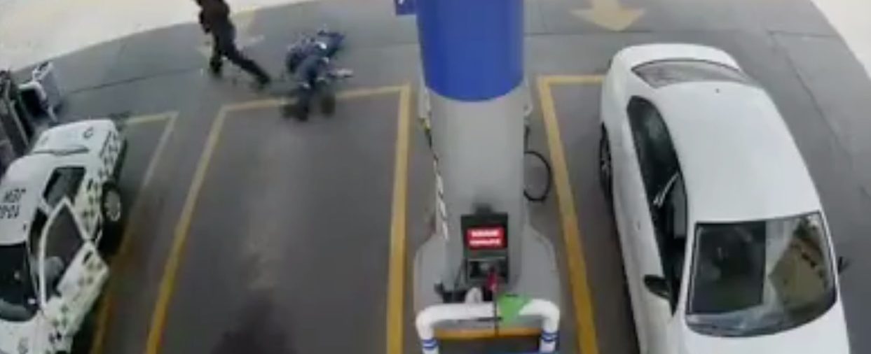 VIDEO: Un asaltante mató al despachador de una gasolinera a pesar de que no se resistió al atraco