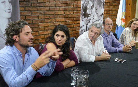 Alberto Fernández presenta un foro de intelectuales que compite con Carta Abierta