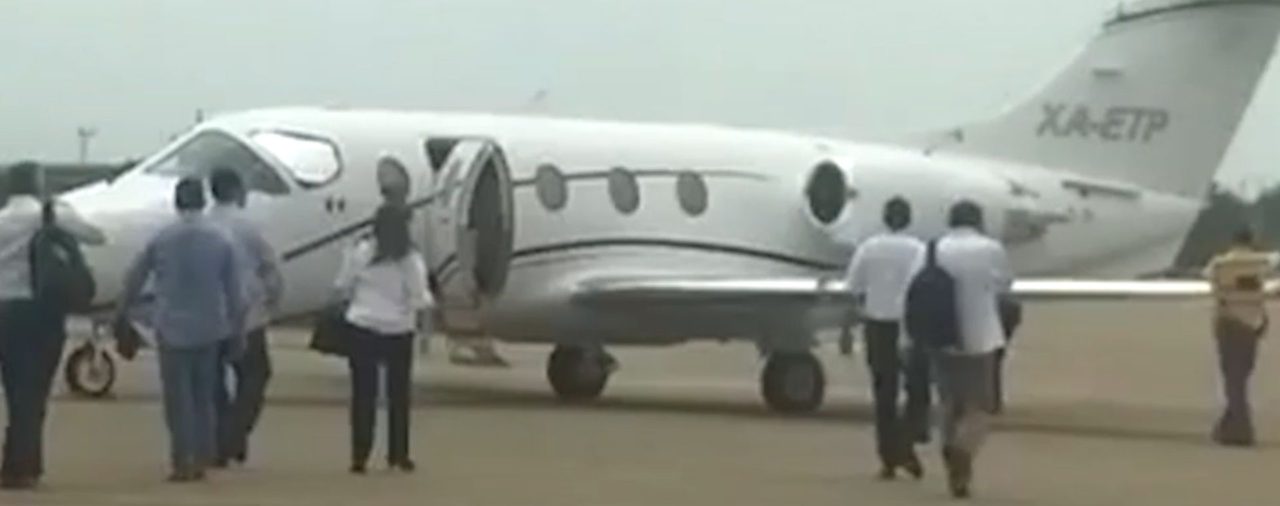 AMLO viaja en aerolíneas de bajo costo, pero la presidenta de Morena lo hace en vuelos privados de 460,000 pesos