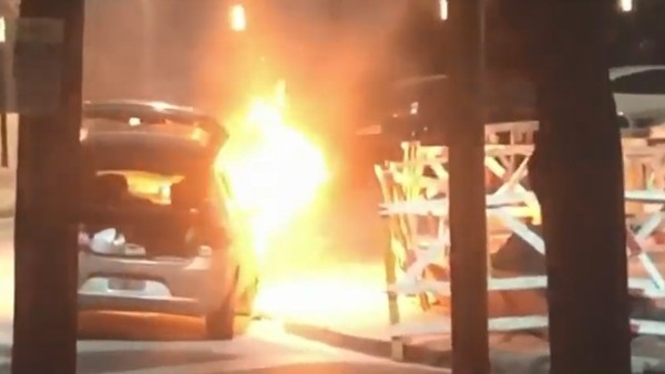 Belgrano: se incendió un auto de Uber con dos pasajeras a bordo