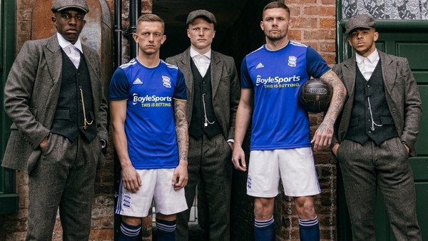 El Birmingham lanzó su nueva camiseta al estilo de los atemorizantes Peaky Blinders