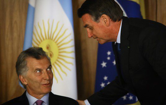 En plena campaña electoral, Jair Bolsonaro llega para reunirse con Mauricio Macri