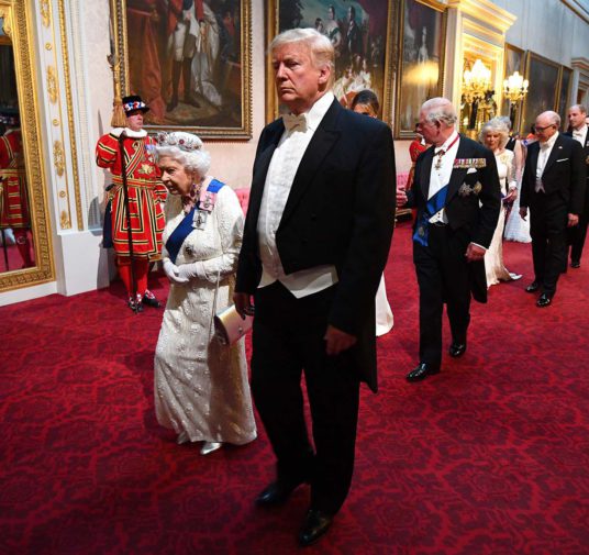 Las fotos del solemne banquete en honor a Donald Trump en el palacio de Buckingham