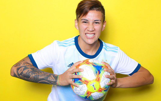 Lorena Benítez, la crack de la Selección que de chica se hacía pasar por varón para jugar a la pelota