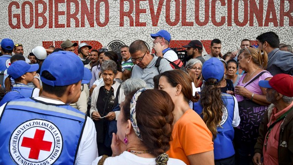 Nicolás Maduro firmará un acuerdo con la Cruz Roja para "acelerar" la llegada de ayuda humanitaria