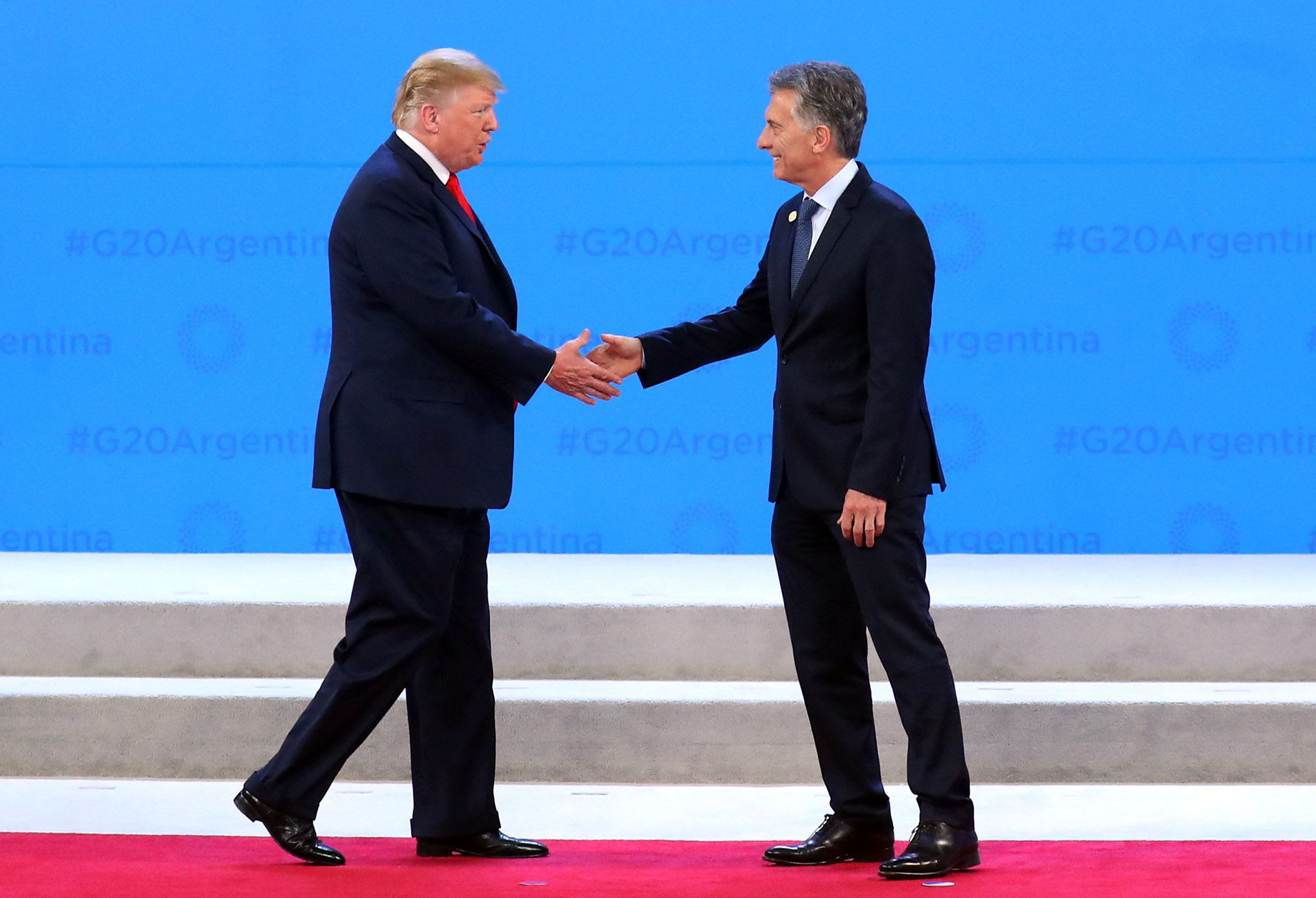 Macri y Trump se saludan en el G20 de Buenos Aires. (Reuters)