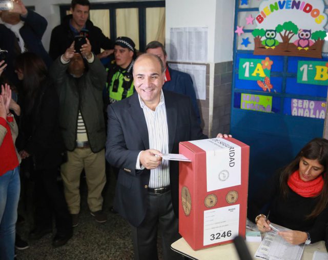 Tras un inicio con demoras, se desarrollan las elecciones en Tucumán
