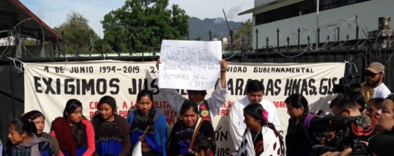 Tres mujeres indígenas violadas hace 25 años por elementos del Ejército protestaron por la falta de justicia