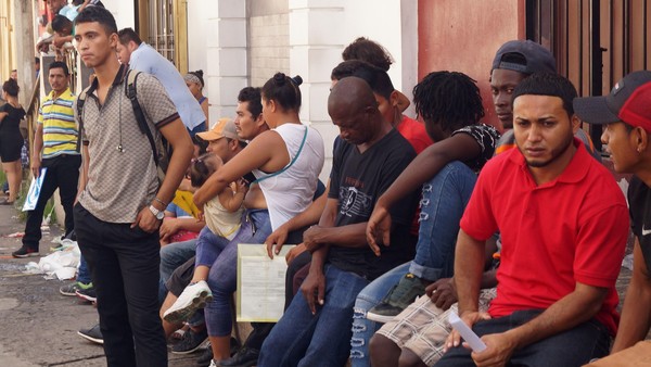 Una aerolínea mexicana ofrece vuelos a un dólar para los migrantes que acepten regresar a sus países