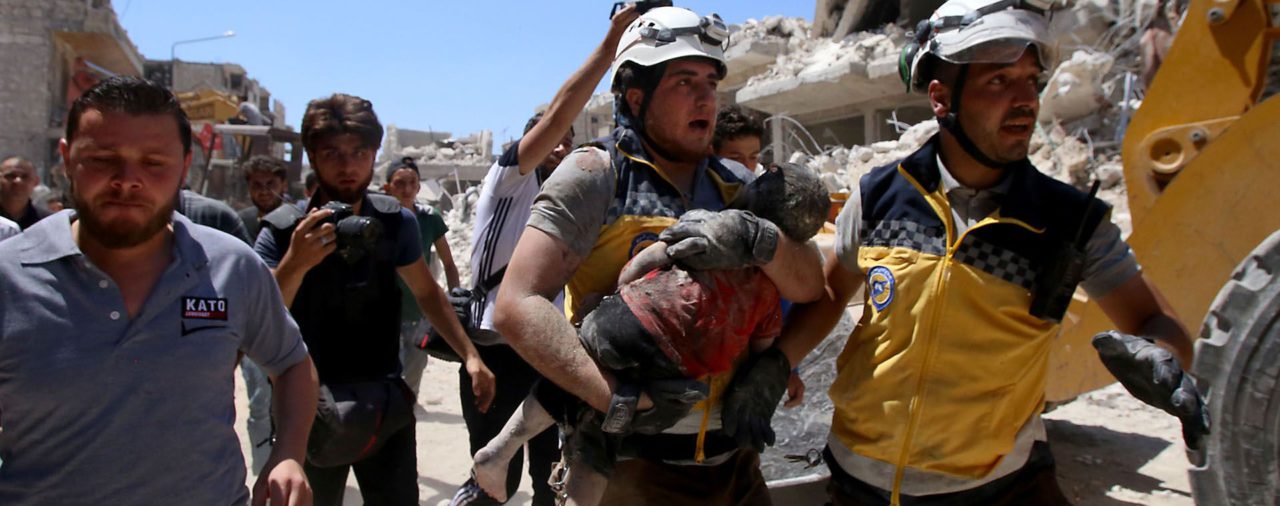 Al menos 43 muertos y 100 heridos en bombardeos rusos contra un mercado en Siria