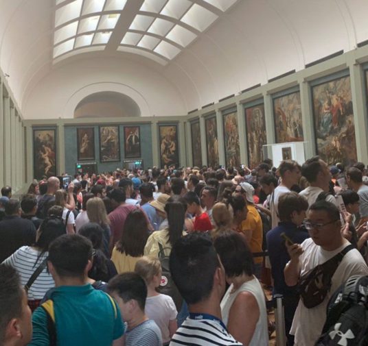 Caos en el Louvre: por qué hay colas de casi dos horas para ver la Mona Lisa