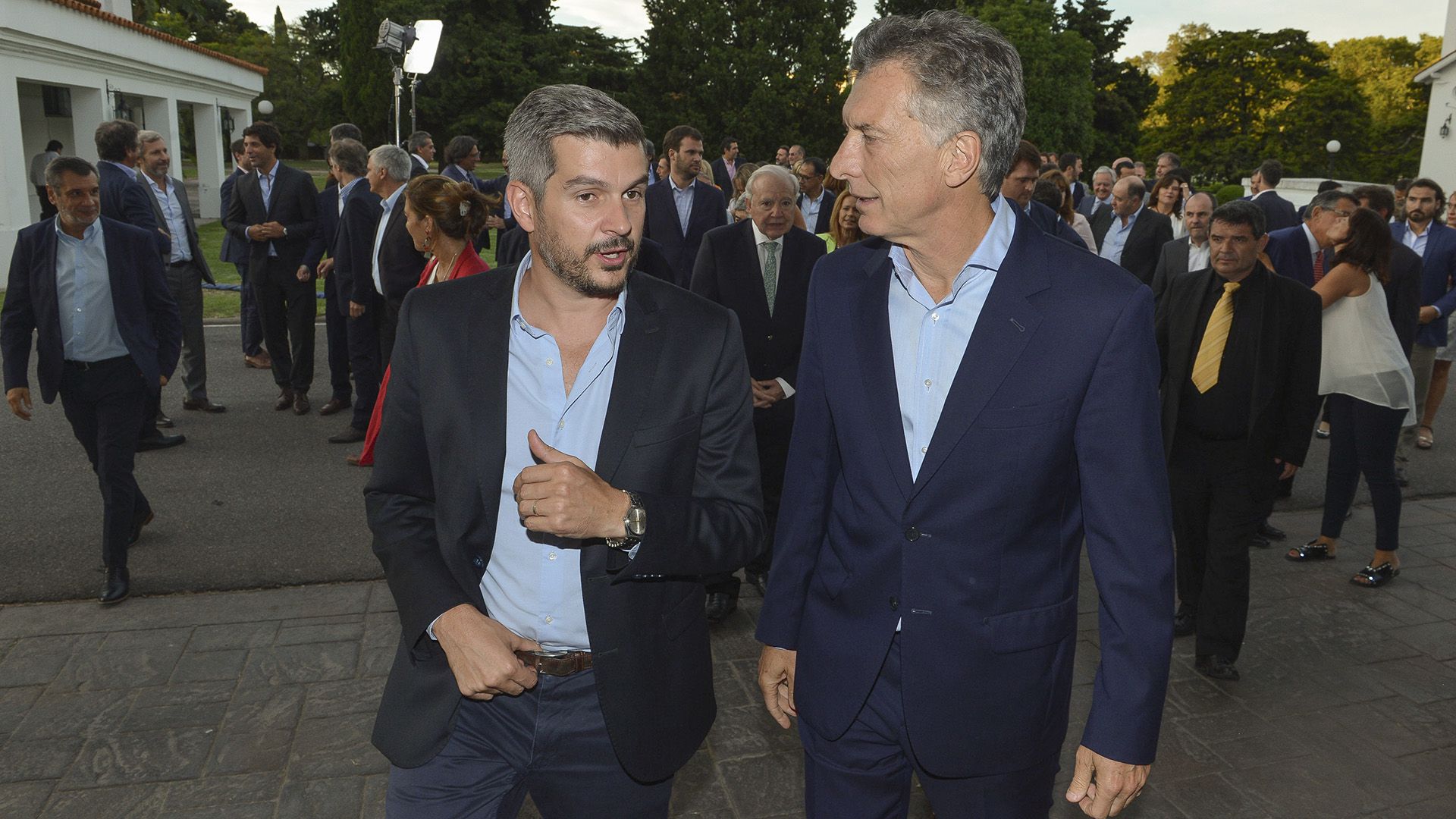 Peña y Macri juegan en tándem para ganar las elecciones presidenciales en la primera vuelta