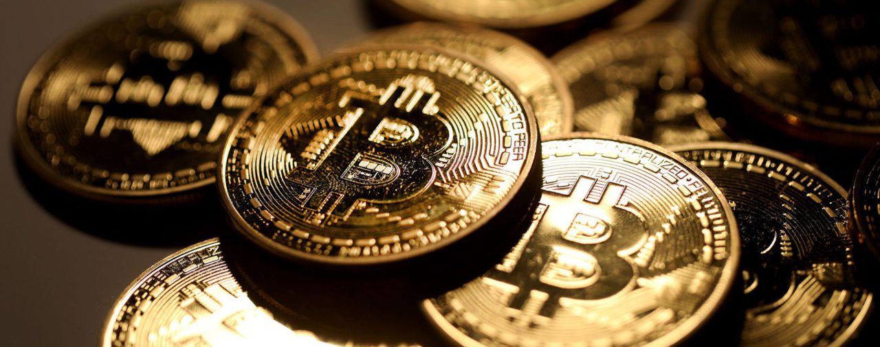 El bitcoin cae mientras el auge de criptodivisas comienza a flaquear