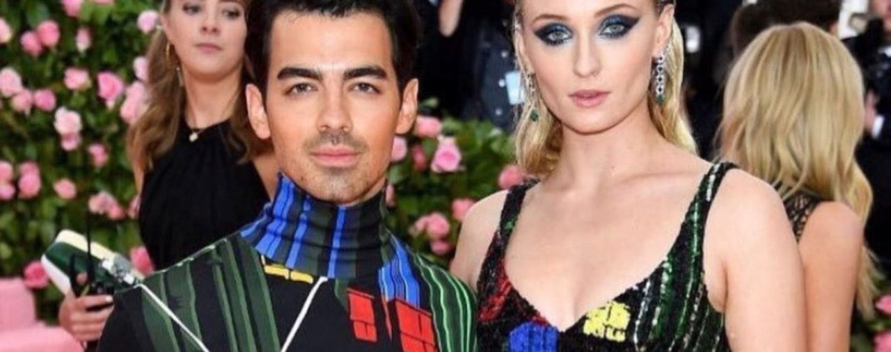 El misterioso vestido de la boda de Sophie Turner con Joe Jonas que desesperó a usuarios en redes