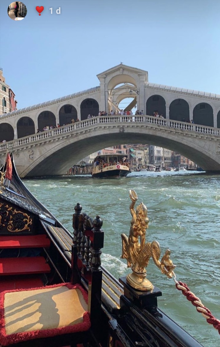 Emma Coronel compartió en su cuenta de Twitter una foto del puente Rialto de Venecia, Italia (Foto: Instagram @therealemmacoronel_)