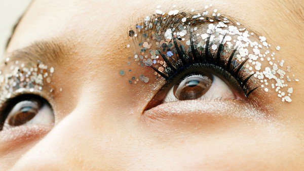 Glitter: la nueva moda en jóvenes que perjudica al planeta