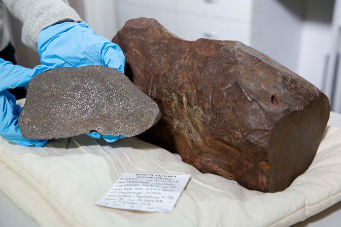 Guardó una roca porque creía que tenía oro dentro: en realidad, era un meteorito de 4.600 millones de años