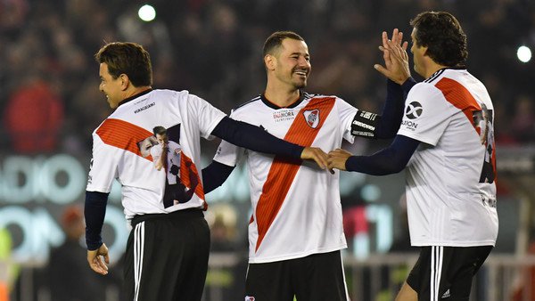La emoción metió el gol más lindo en la despedida de Rodrigo Mora