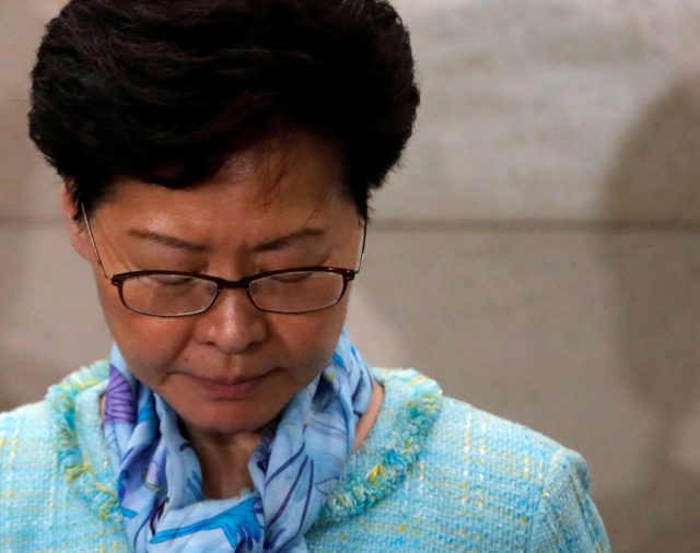 La jefa del Gobierno de Hong Kong dijo que el polémico proyecto de ley sobre las extradiciones a China está "muerto"