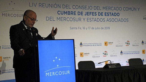 Mauricio Macri encabeza la cumbre del Mercosur y delega la presidencia pro tempore en Brasil