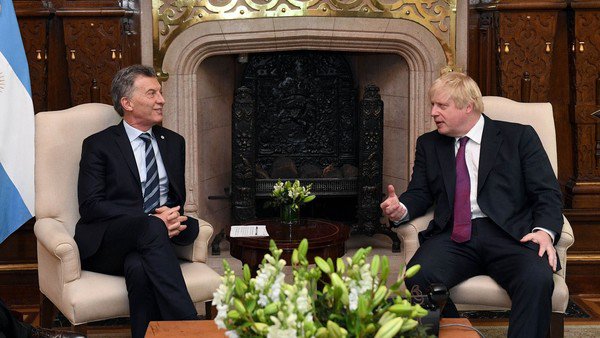 Mauricio Macri felicitó a Boris Johnson por whatsapp