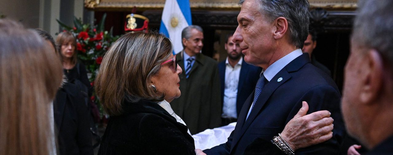 Mauricio Macri y otros dirigentes del oficialismo despiden a Fernando De la Rúa en el Congreso