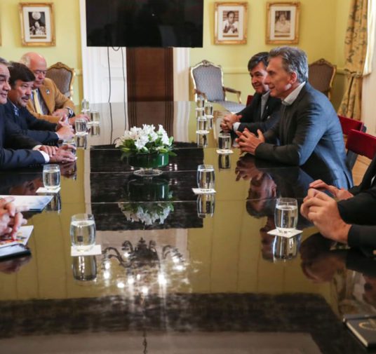 Mercosur-UE: Macri se reunió con la Mesa de Enlace del campo y aseguró que el acuerdo va a "ordenar la economía"