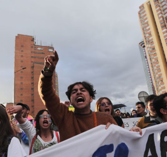 Miles de personas marcharon en Colombia para exigir el cese de la violencia contra los líderes sociales