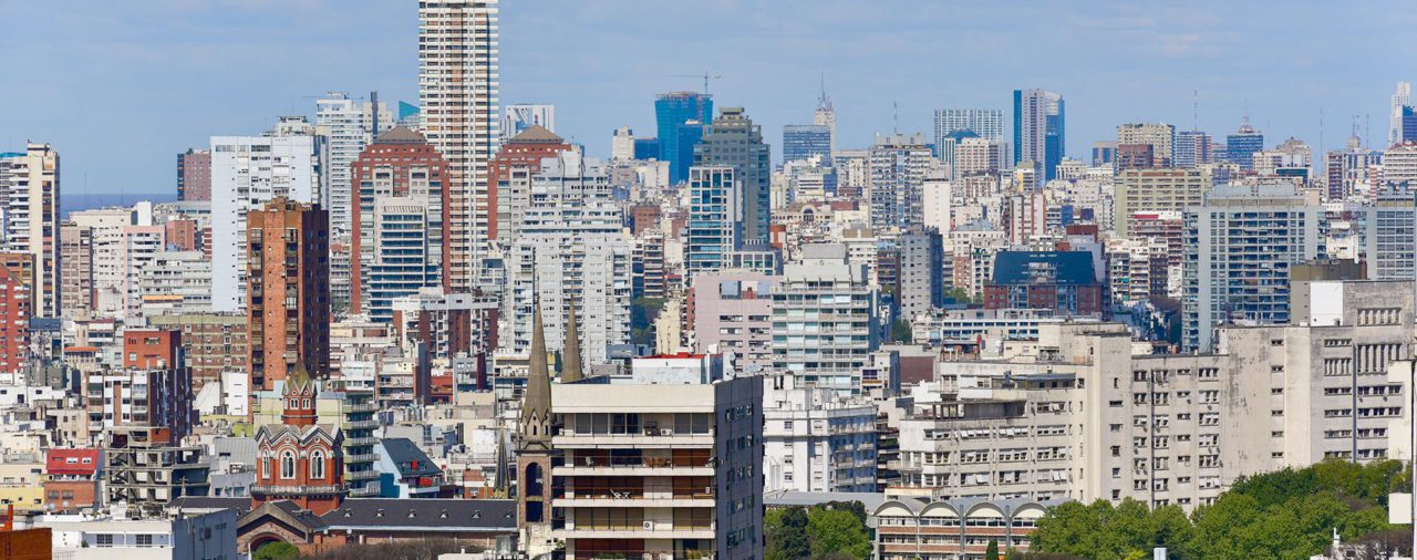 Precios en baja y pocas valuaciones en pesos: el panorama inmobiliario de Buenos Aires, Rosario y Córdoba
