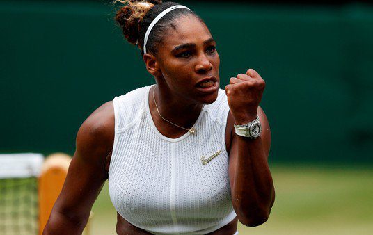Serena Williams sigue su camino en Wimbledon y quedó a dos victorias de un récord histórico