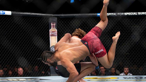 UFC 239: el brutal rodillazo de Masvidal, un nocaut récord que le sacó el invicto a Askren