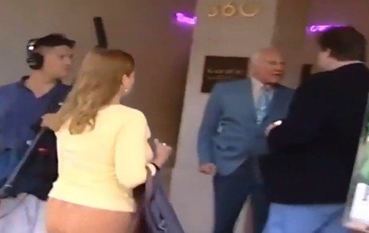 Video: El día que Buzz Aldrin trompeó en la calle a un hombre que lo llamó "mentiroso"