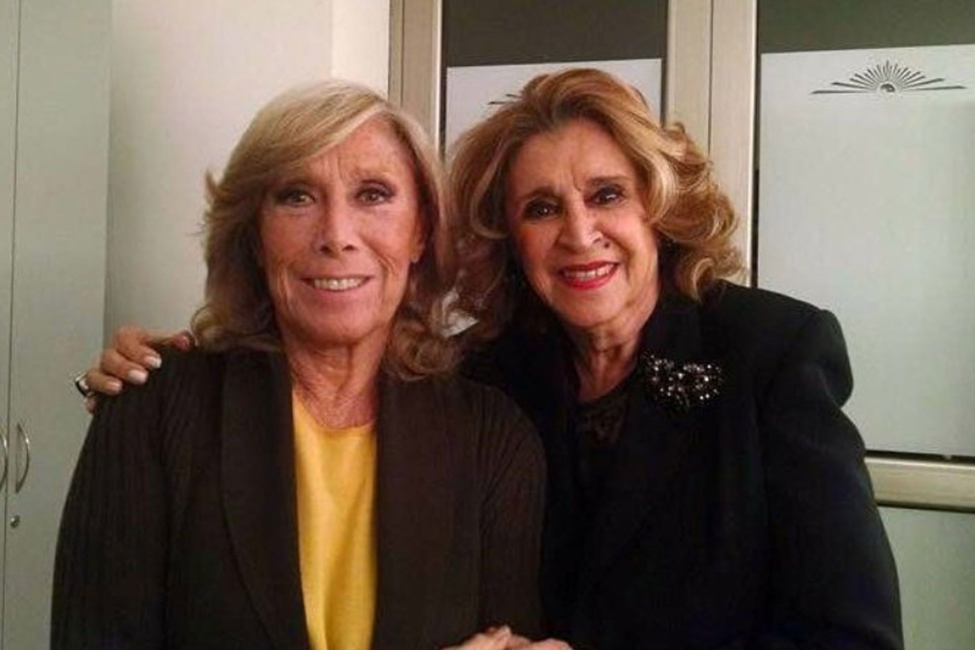 Amelita Baltar con Olga Delgrossi. Esta fue la última foto que se sacó antes de sufrir un ACV (@la2x4)