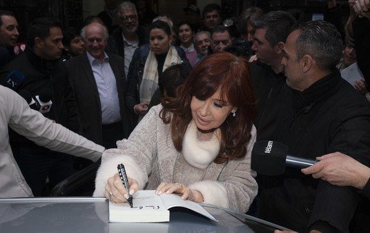 Cristina Kirchner volvió al país y este sábado, presentará su libro en La Plata