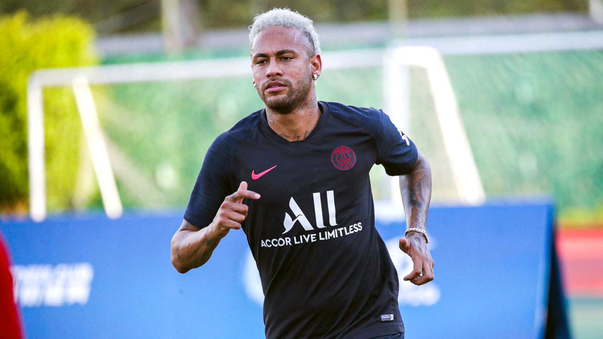 Neymar sigue entrenándose con el PSG, pero no fue parte de la convocatoria para el estreno del equipo en la liga de Francia (@PSG_inside)