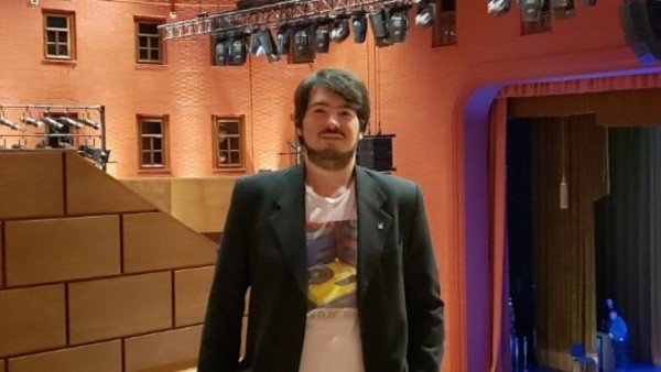 Nicolás Isasi: el joven director platense que se destacó en un certamen de ópera en Rusia