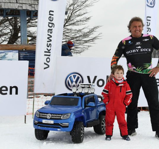 Rugby en la nieve y circuitos de autos para los más chicos: así se vive la temporada de invierno en Cerro Bayo