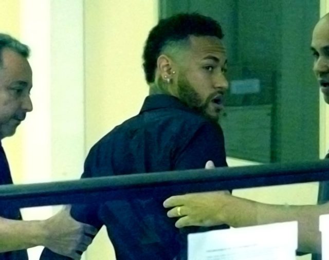 Una nueva denuncia golpea a Neymar a un día del debut del PSG en la Ligue 1