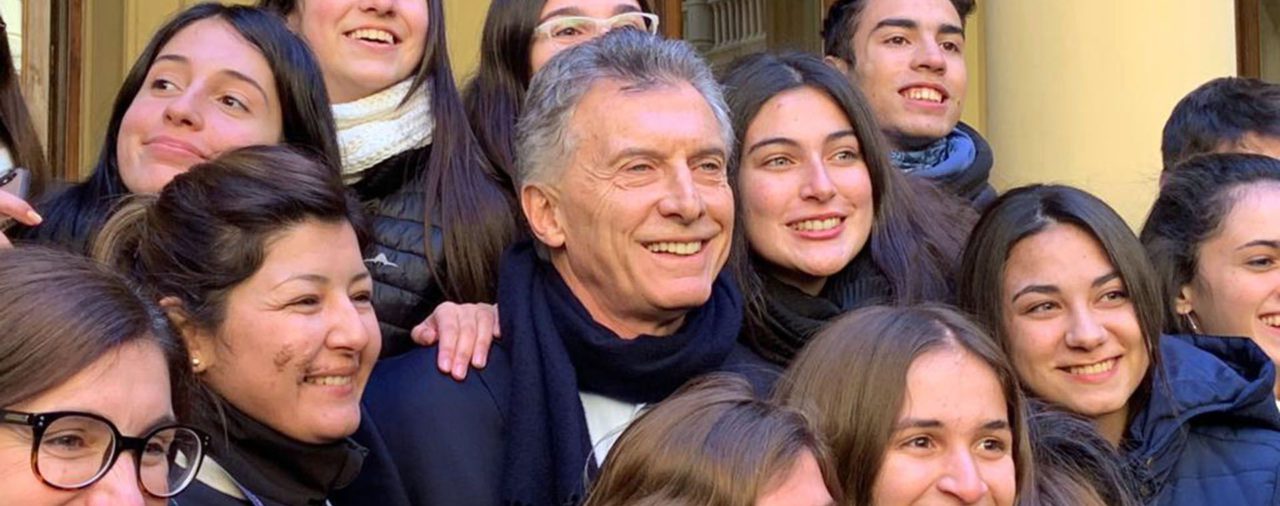 "Van a tener que poner más votos porque no nos alcanzó": la frase de Macri a estudiantes que visitaron la Casa Rosada