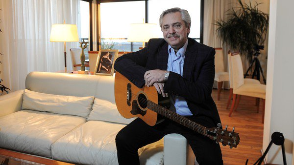 Alberto Fernández armó una playlist con sus canciones preferidas: desde Spinetta hasta Jobim