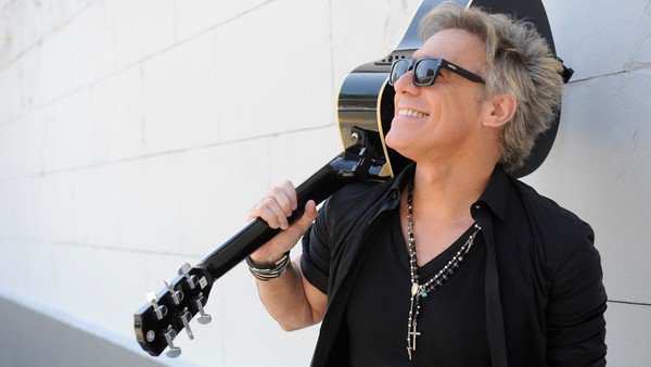 CAE, el Bon Jovi latino que vive su revancha: "Cuando abandoné la música, me dolía acercarme a una guitarra"