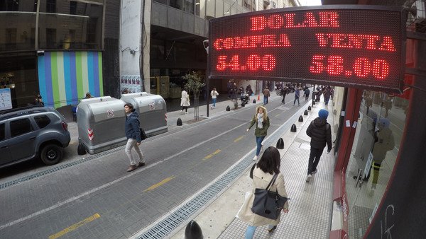 El dólar abrió la semana con una suba de 20 centavos y cerró a $ 59,32