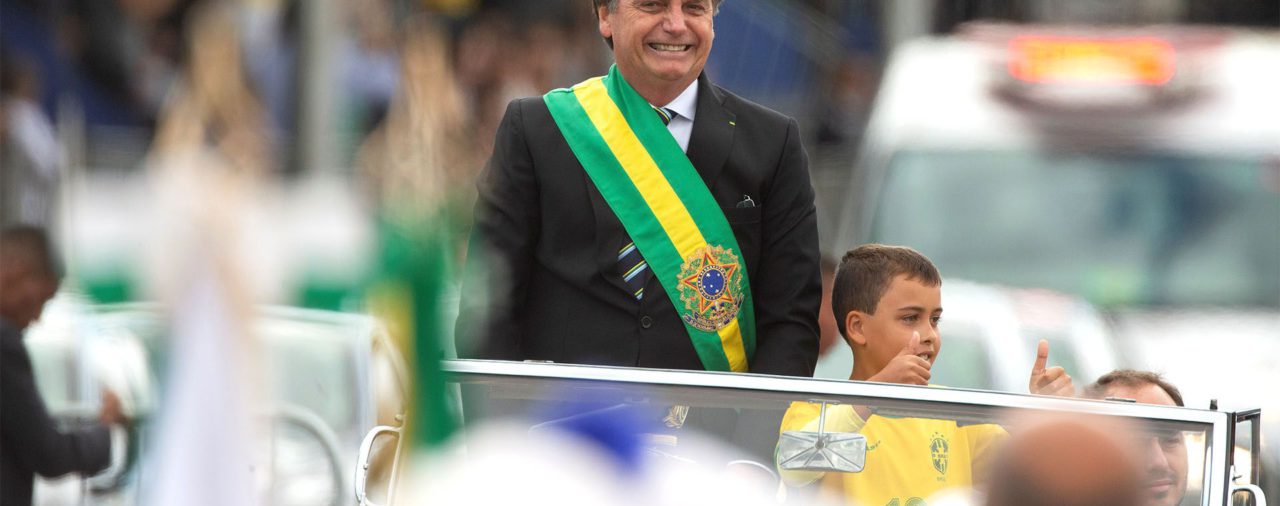 Jair Bolsonaro se dio un baño de masas en su primer desfile por el Día de la Independencia en Brasil
